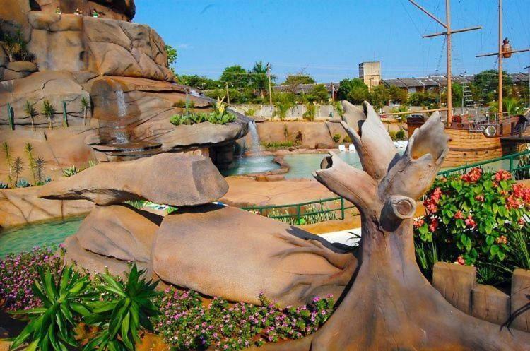 Piazza Diroma Oficial Com Acesso Ao Acqua Park Vulcao Ate 5 Pessoas 1 Caldas Novas Exterior foto